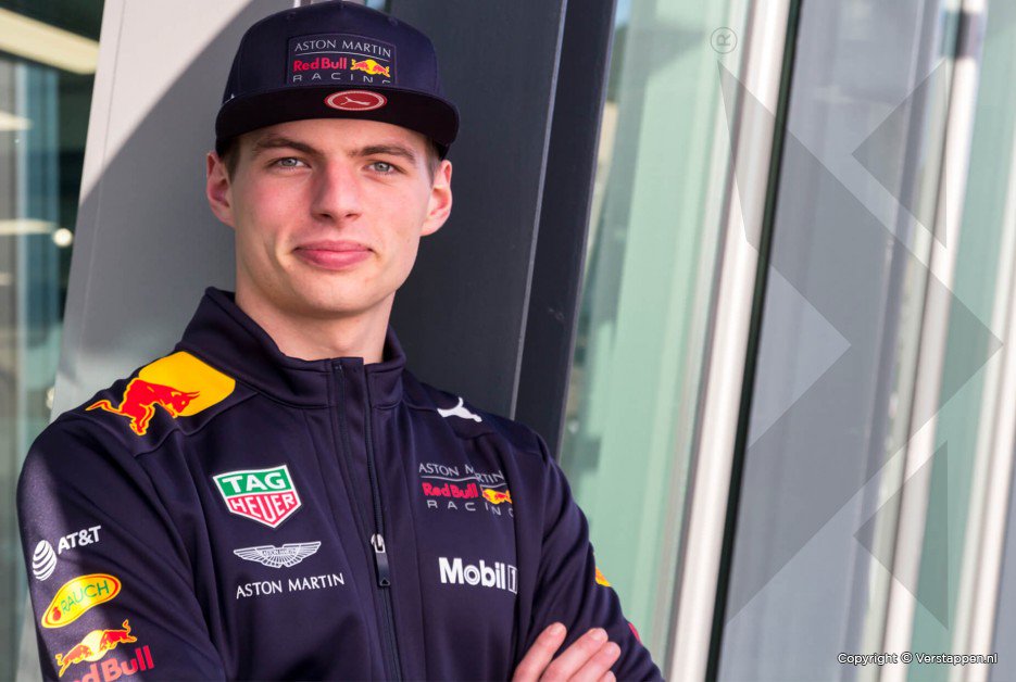 plek dagboek vermogen Max Verstappen on Twitter: "Win een Red Bull Racing 2018 softshell jas,  door mee te spelen met onze prijsvraag! Check: https://t.co/MCsJPwYsnl  #RussianGP https://t.co/47CjMj5IiU" / Twitter