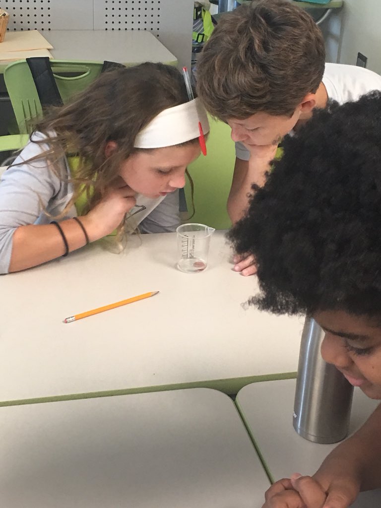 MrsQuadagnoTCS's tweet image. Experimenting with solutions and chemical changes! Vinegar + salt + dirty pennies = clean pennies! Ss observing a quick chemical change. #5thLearning #5thScience #TCSscience