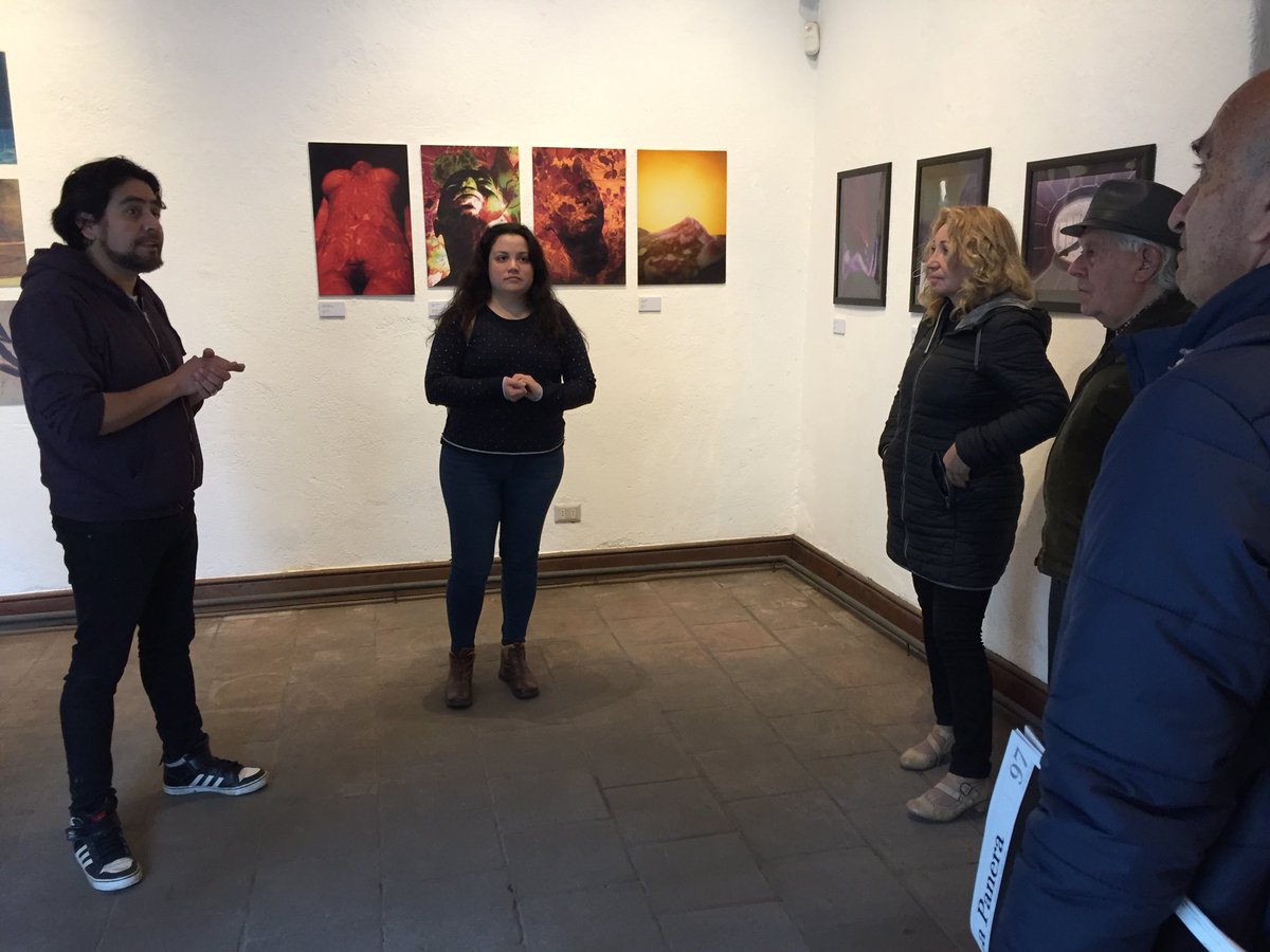 stgocultura's tweet photo. Hoy #exploraconbarrioarte en Galeria Posada del Corregidor la artista Alison Hantelhof nos enseña su técnica fotográfica en el Taller del barrido al barrido inverso #exploracontuborg https://t.co/QezuKnVkyL