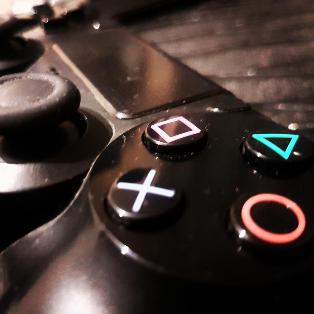 GeoAmoiropoulos's tweet photo. #playstation #console #games #Control #PS4 https://t.co/csJbhWLe82