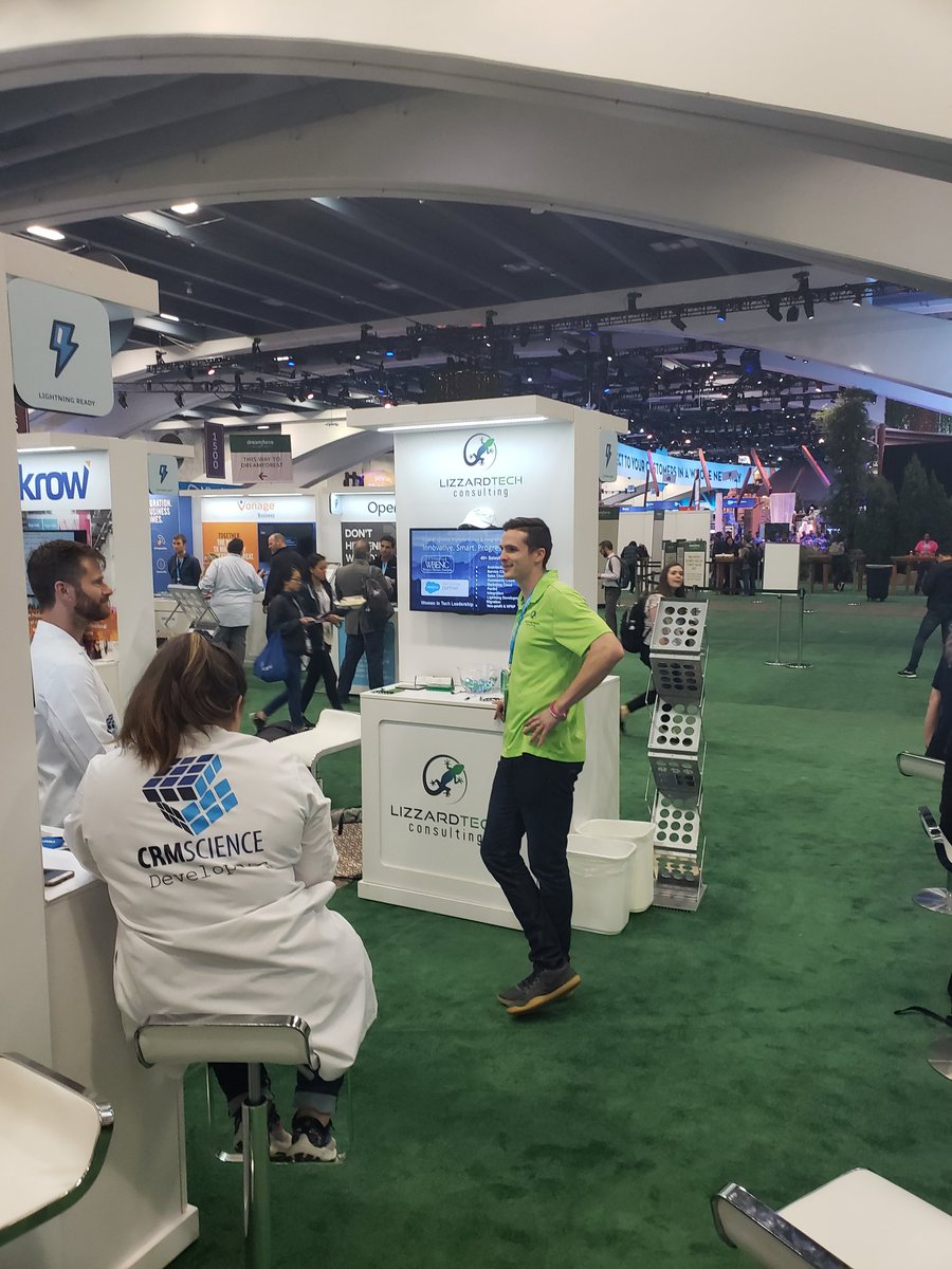 Lizztech's tweet photo. Teamwork makes the Dreamforce work.

@CRMScience #DF18 #Dreamforce2018 #Salesforce #Dreamforce https://t.co/GbXob4mzzD