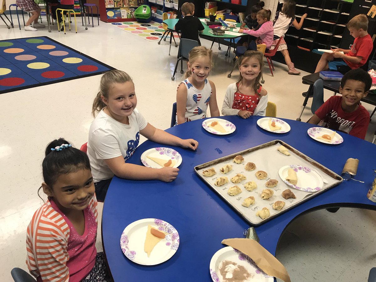 We ended our apple week with making apple pies and apple structures. #lifeisbetteratthelakes #FloydCoSchools #firstgrade