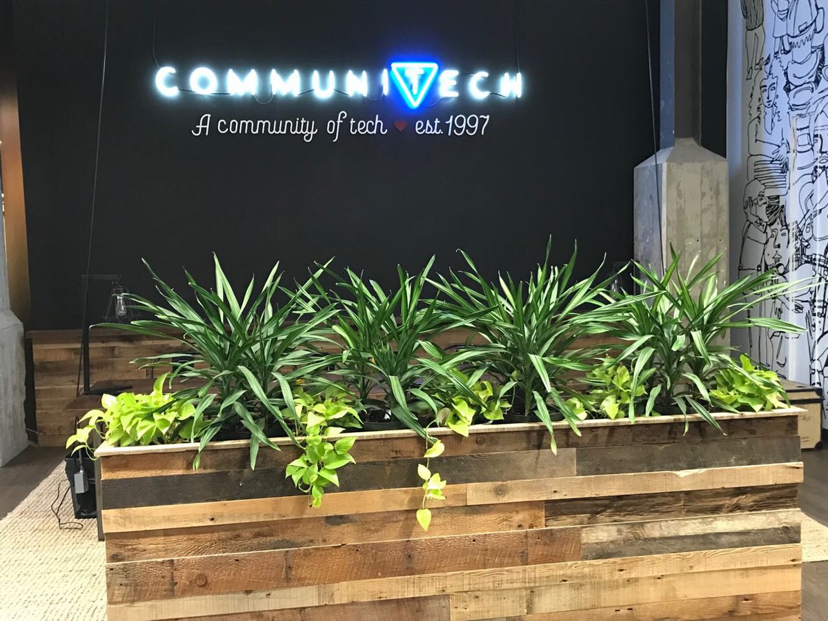DumasFrederique's tweet photo. Visite de Communitech, l’incubateur de start up, Velocity Garage, 100 entreprises crées en dix ans
#Warerloo #Ontario https://t.co/FaqTmojb6s