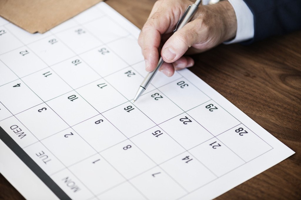 As a green card holder, how long can I stay outside of the country before I abandon my green card? immigrationanswerman.com/2018/09/28/as-…