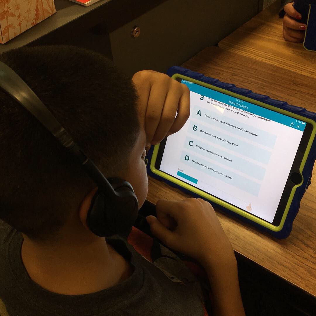 read_with_reed's tweet photo. Social studies is better with an iPad! Thanks @brainpop_official #readwithreed #13colonies #socialstudies @dpisd_de @DabbsElementary https://t.co/3RCFB6FKED