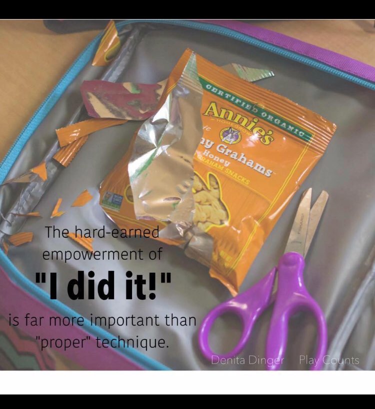 « J’ai réussi! » Le sentiment d’accomplissement est très fort chez l’enfant. Laissons-les être autonome. #apprendre #pouvoir