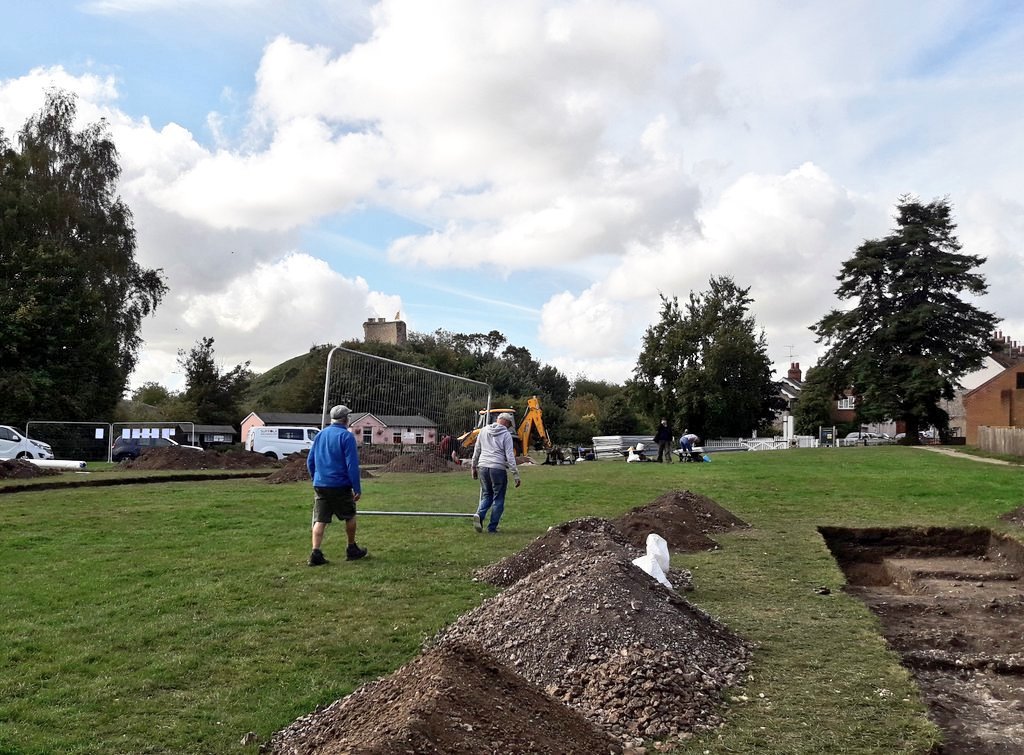 SuffolkArchCIC's tweet photo. All good things must come to an end...

Thank you to absolutely everyone who volunteered their time and skills in whatever capacity during the project, you made it a triumph. ❤💛❤
#ClareCommunityDig @ClareMuseum @HLFEoE https://t.co/avBCpG72RT