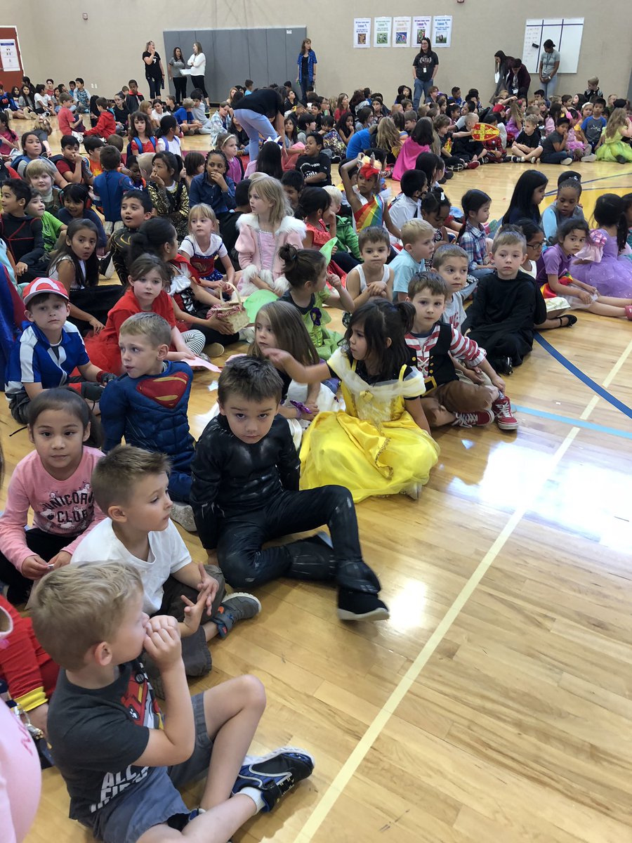 MsSmithsKinders's tweet photo. First assembly of the year and dress as your favorite character! https://t.co/XYGvqD71v3