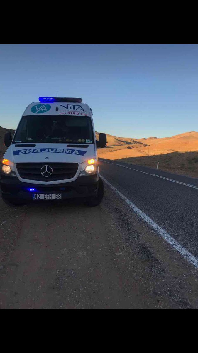 Bir kere sevdik dahada dönüşü olmaz bu sevdanin biz aşkı güllerle degil intraketle bulduk umudumuzun rengi mavi umudumuzun sesi sren 😎