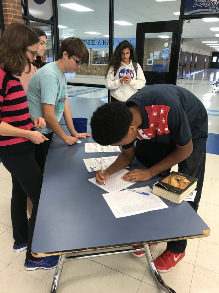 LHS_InteractClu's tweet photo. Interact Club hosted an Ice Cream Social this Friday to welcome new students to Lamphere High! What a success with some yummy treats! #WeAreLamphere 🍦 https://t.co/ibILkioeH6