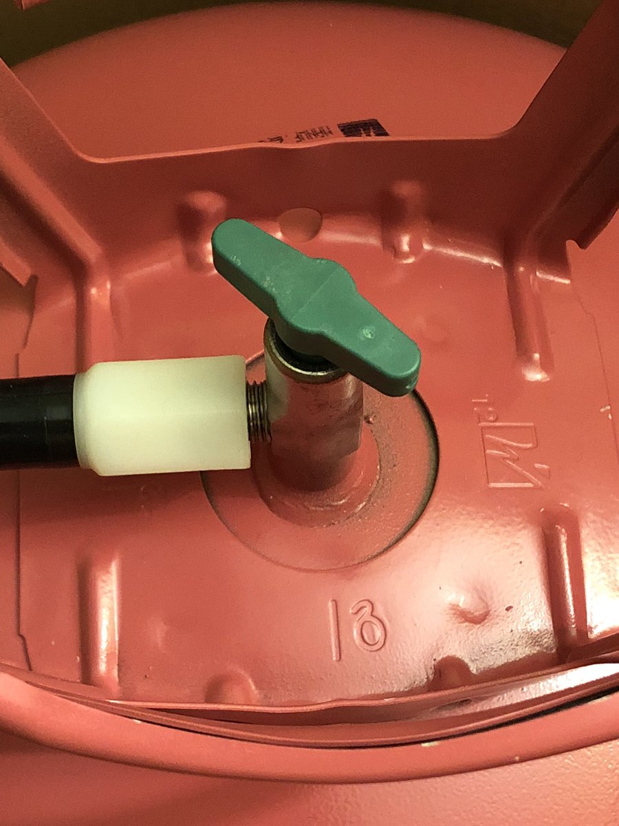 Privet pequeños demonios! Aquí Eli/Maru
Necesitamos ayuda para girar esta cosa el domingo y ninguna de nosotras puede abrirlo. Hago un llamamiento para personas fuertes el domingo a las 10 de la mañana en la Japan para que nos ayuden ;-; 
El elegido se llevará nuestro kokoro