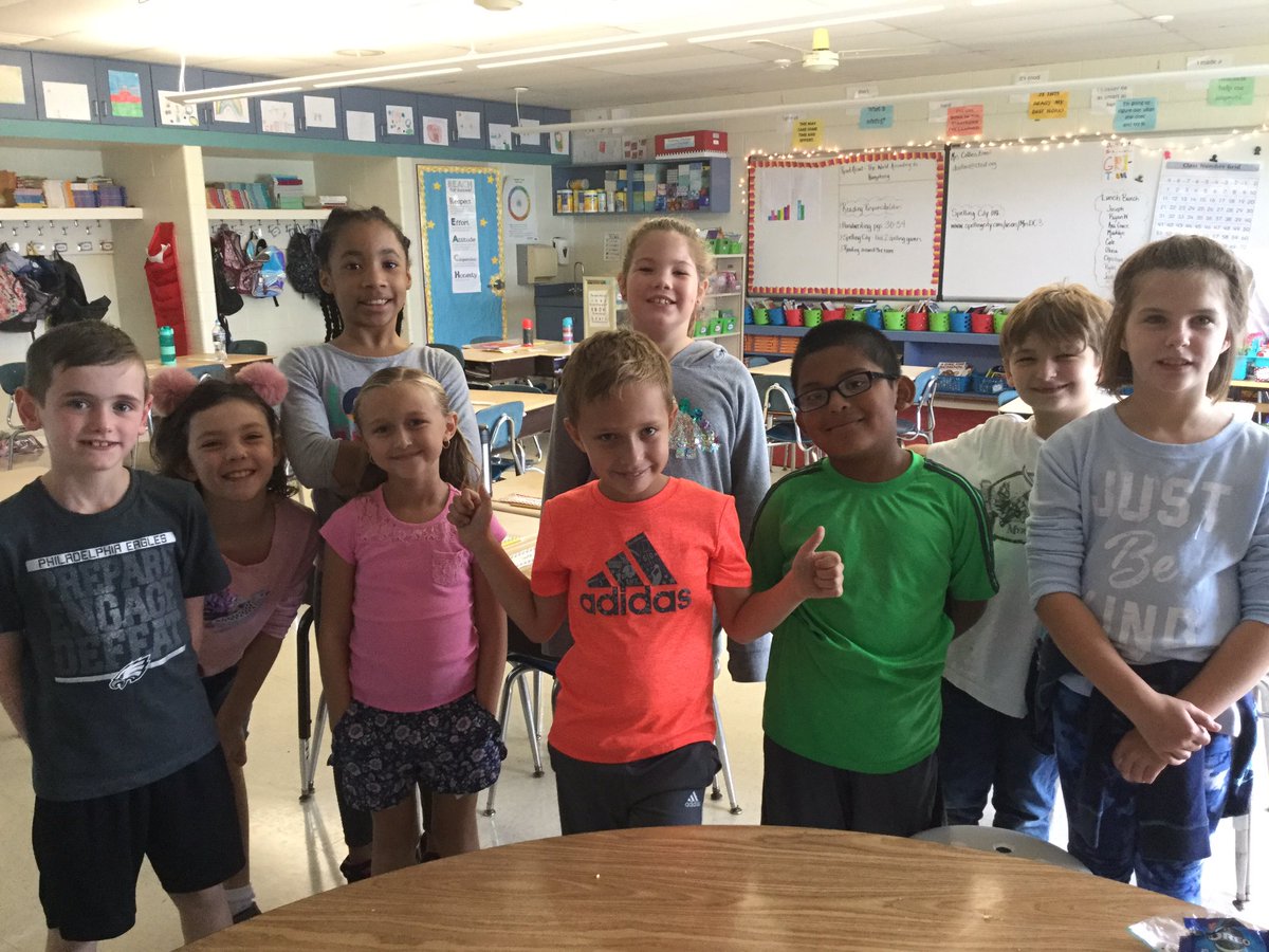 CBDCollins's tweet photo. Our first "Lunch Bunch"was a success! Having lunch with these awesome 3rd graders and Power Paw earners was so much fun! @CBWarwickElem https://t.co/hfRH2QOOM4