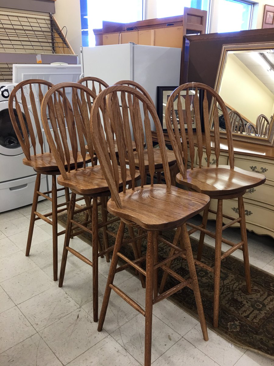 MKConsignment's tweet photo. Set of 6 pub swivel-back chairs, perfect for your home bar! These chairs are perfect for entertaining your guests during the big playoff, or for extra seating during your next family gathering. Come see them today at MK West! https://t.co/XsTONDUnxK