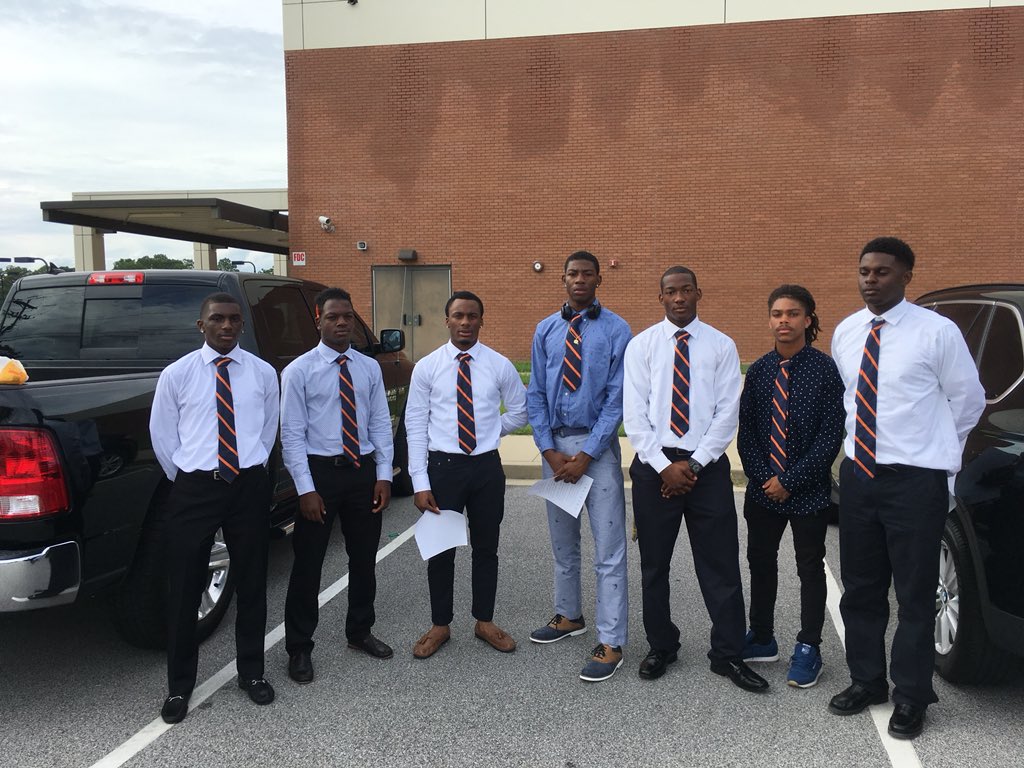 RNE_Football's tweet photo. Lancaster Pregame Drive brought to you by Granger Owings. Ready for our business trip.
#ManYourPost⚔️ https://t.co/Jpw6yI5JdL