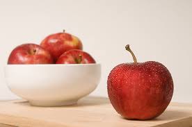 DarynKabari's tweet photo. Did you know?
"Apples contain 25% air, that's why they float!!"
Have an apple today π
#anappleaday #keepsthedoctoraway #healthyfunfact https://t.co/1tUKbFsuZn