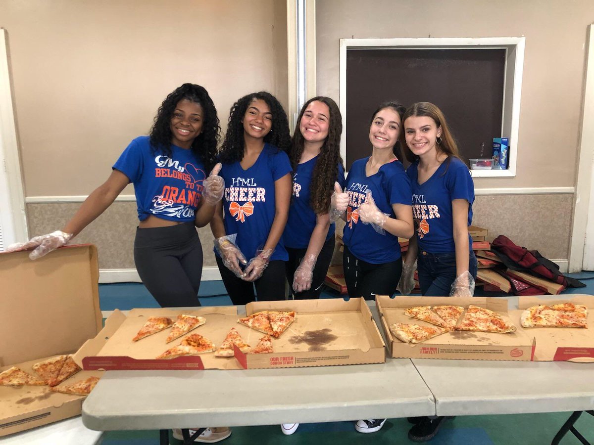 msgator9's tweet photo. @HMLSrHighSchool @HML_CHEER Spreading cheer throughout our community 🎀 while helping out #pumpkinpatch #communityservice https://t.co/s7TEDYpVHe