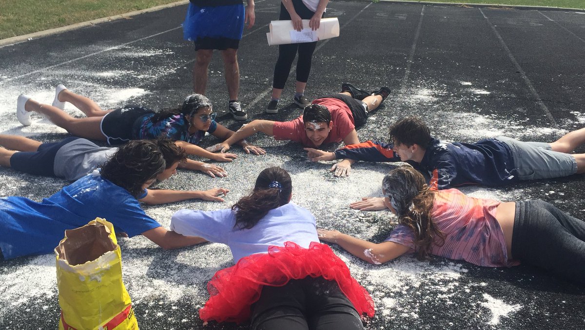 ccartersac's tweet photo. grade 9 day was a huge success! a huge thank you to Mrs. Fox’s leadership class for helping Student Council run this fun day! 🐾💙 https://t.co/a8JSVLFVL5