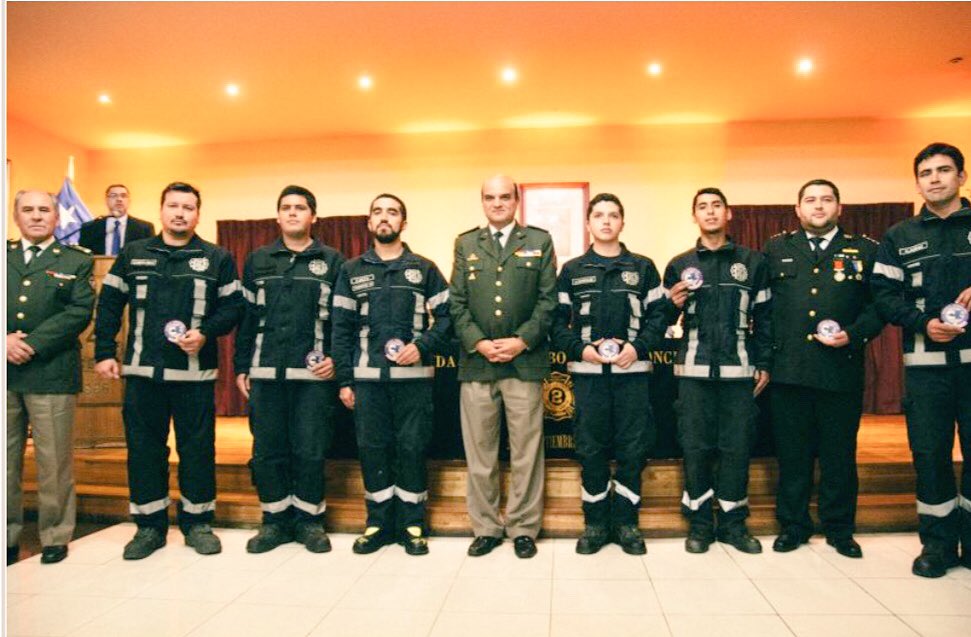 2daConcepcion's tweet photo. El día 26 de septiembre de 2018 recibimos de manos del Presidente Nacional de Bomberos de Chile Sr. Raúl Bustos, el Diploma que nos Certifica como la primera unidad de chile en estar Acreditada por el SNO como Grupo Especializado en Rescate Sub Acuático (GERSA) nivel Mediano. https://t.co/S75PKV6Wbw