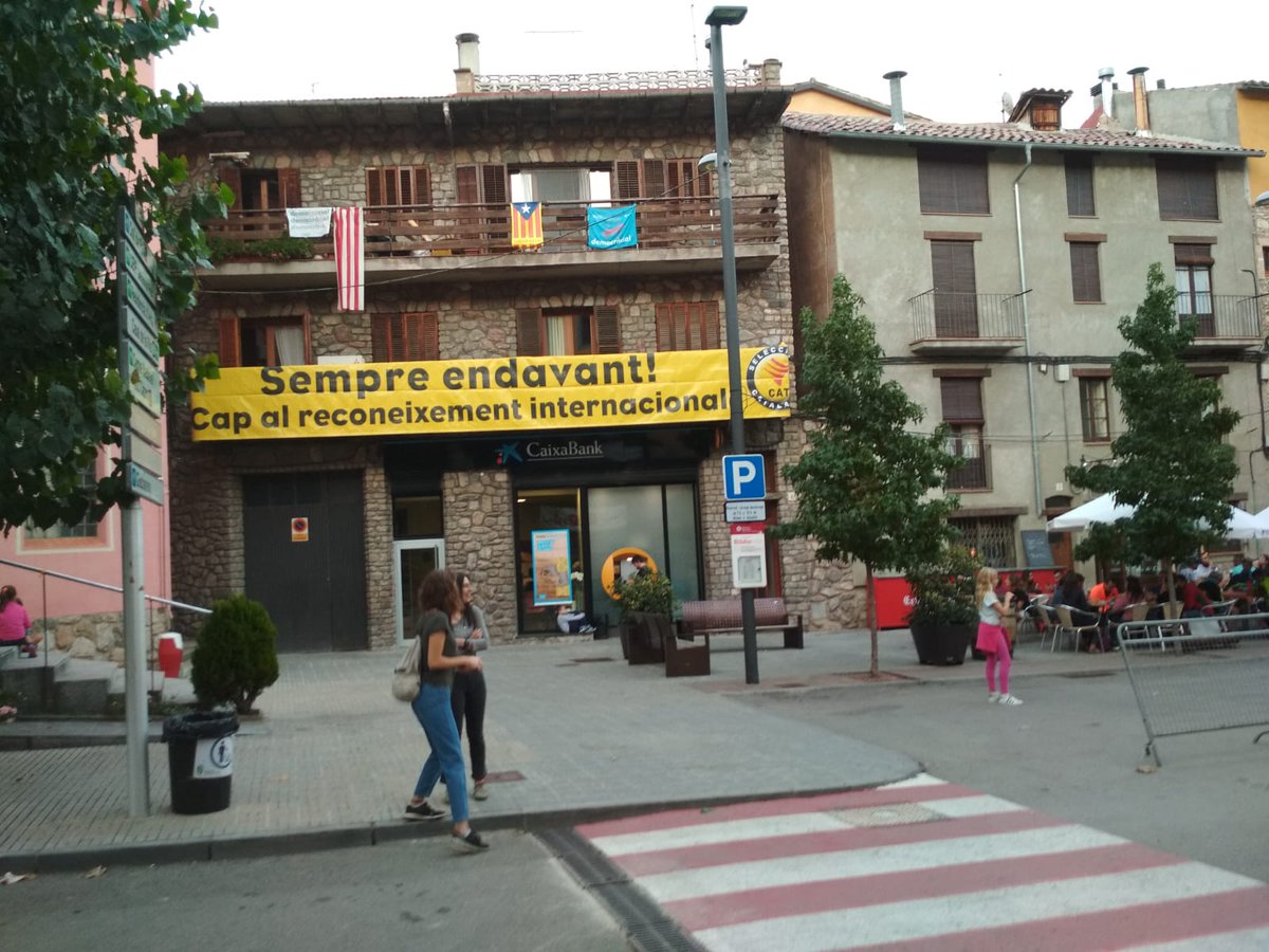 SeleccionsCAT's tweet image. Ja ha començat l'@UltraPirineu a Bagà, un altre esdeveniment esportiu de primer ordre on reivindiquem l'oficialitat absoluta de les #SeleccionsCatalanes en totes les competicions mundials i continentals. 
#SempreEndavant
#CapAlReconeixementInternacional
#Catalunya