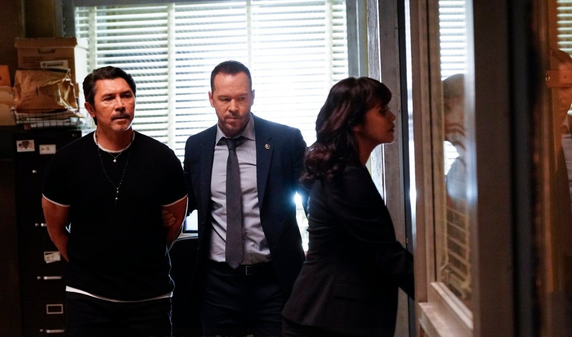CTV_PR's tweet photo. #BlueBloods is premiering season 9 tonight with special guests @LouDPhillips and @AasifMandvi. #CTVFall2018 #GetIntoIt https://t.co/AM6MNA9rJg