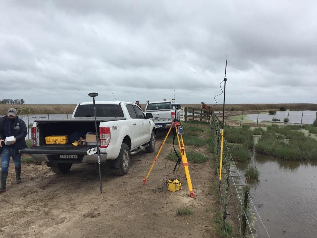 ada_pba's tweet photo. 🚩 Continúan las tareas de delimitación de #LineaDeRibera en el marco del Plan Piloto de Gobernanza del Agua que estamos desarrollando en la región de #GeneralLavalle junto a las #DutchWaterAuthorities https://t.co/mygOa7tFx9