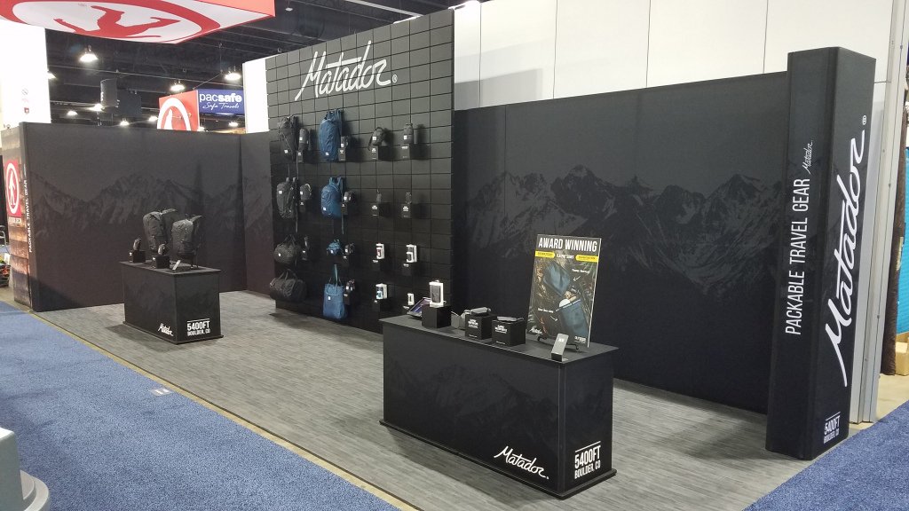 CASE STUDY: Matador chooses ISOframe Fabric Custom to attract adventure travelers. markbricdisplay.wordpress.com/2018/09/28/cas…