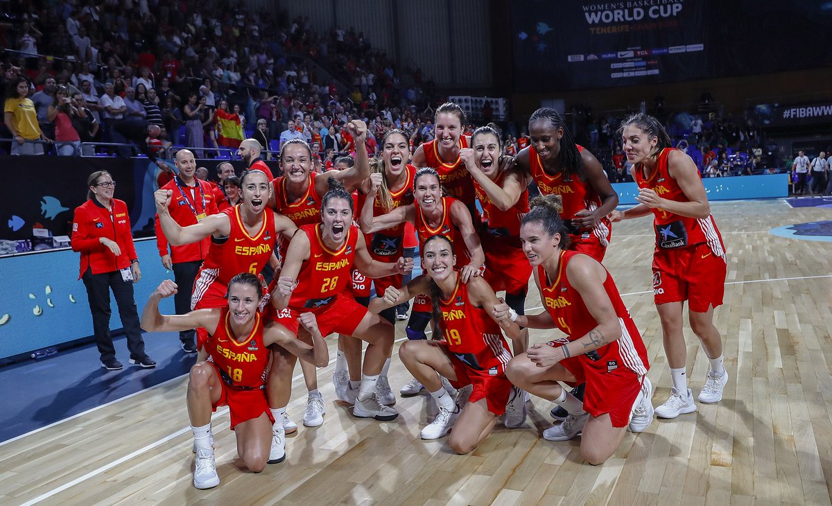 BaloncestoESP's tweet photo. 🖊 CRÓNICA | Un parcial de 0-19 en el momento clave mete a la #SelFEM🇪🇸 en semis. Defensa, carácter y competitividad.

🏆 #FIBAWWC a por #UnSueñoCompartido 
CUARTOS
🇨🇦 🆚 🇪🇸
(FINAL | 53-68)

📝 Crónica completa ⬇
https://t.co/KgKIhxyimY https://t.co/np8ohwnZNB