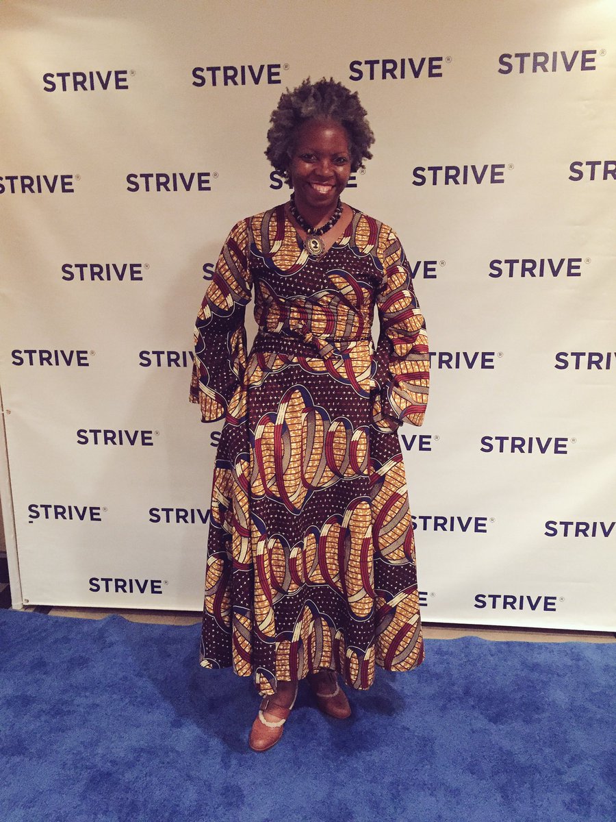 VLHamilton's tweet photo. Thanking Donnell Hill/ @STRIVEINTL for my Bunsen Burner award. #istrivefor #thankful #honored https://t.co/YyDZG6RJH5