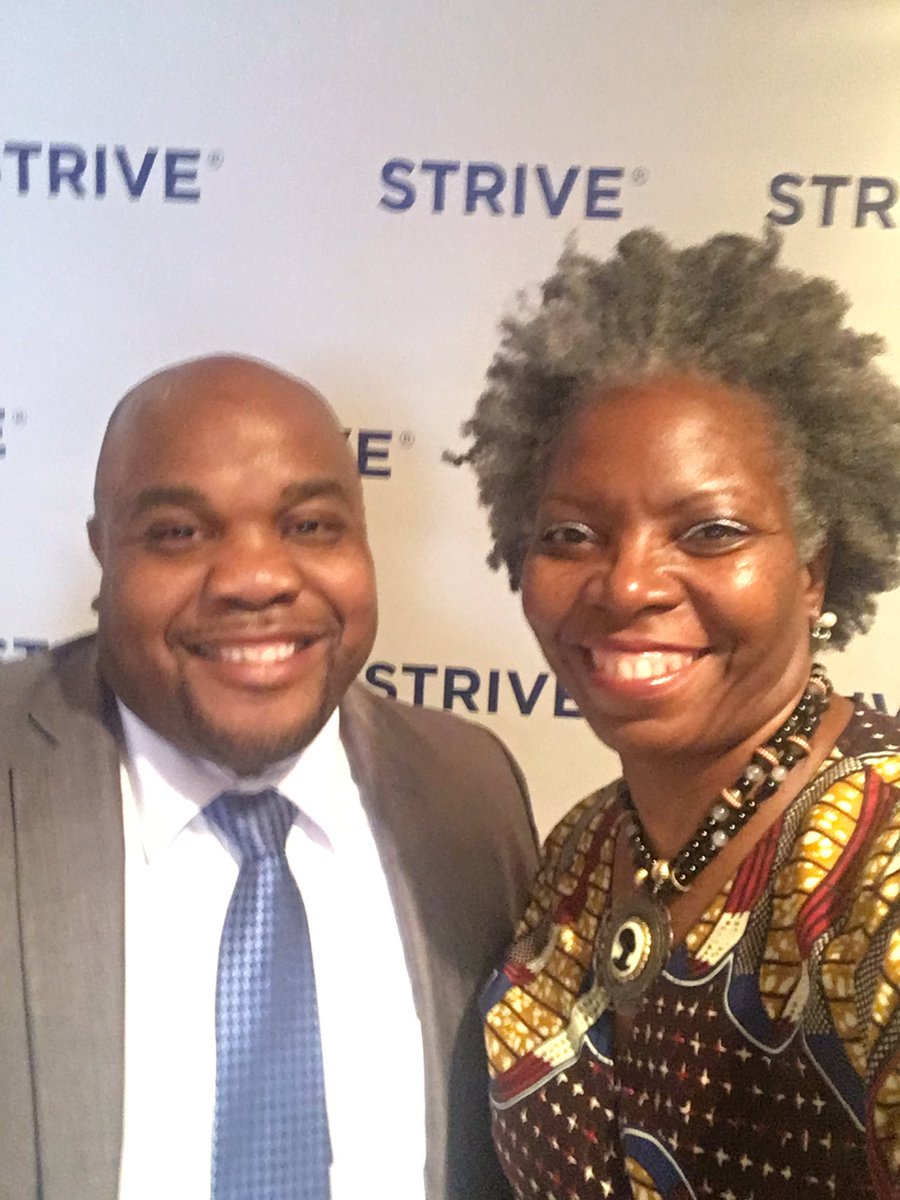 VLHamilton's tweet photo. Thanking Donnell Hill/ @STRIVEINTL for my Bunsen Burner award. #istrivefor #thankful #honored https://t.co/YyDZG6RJH5