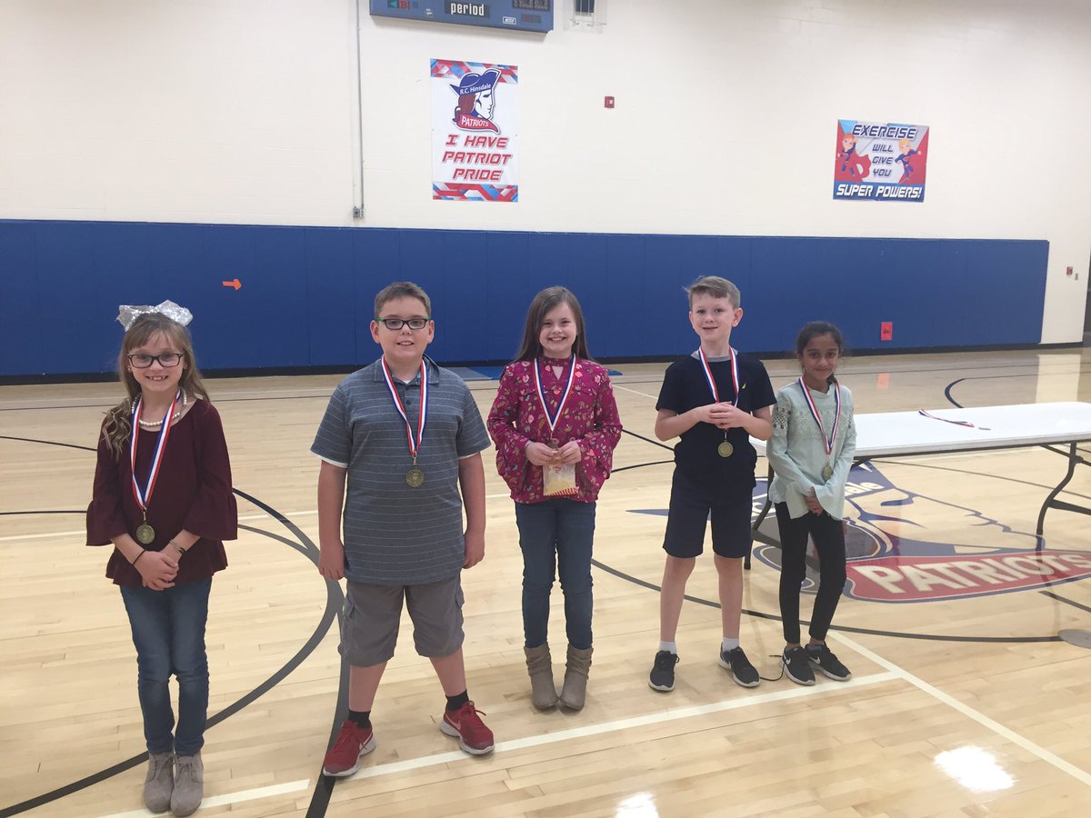 RCHPatriots's tweet photo. We had a great time celebrating our Patriots of the Month for September. These students make Hinsdale an awesome place to learn! #RCHhigher https://t.co/tMM40SECCB