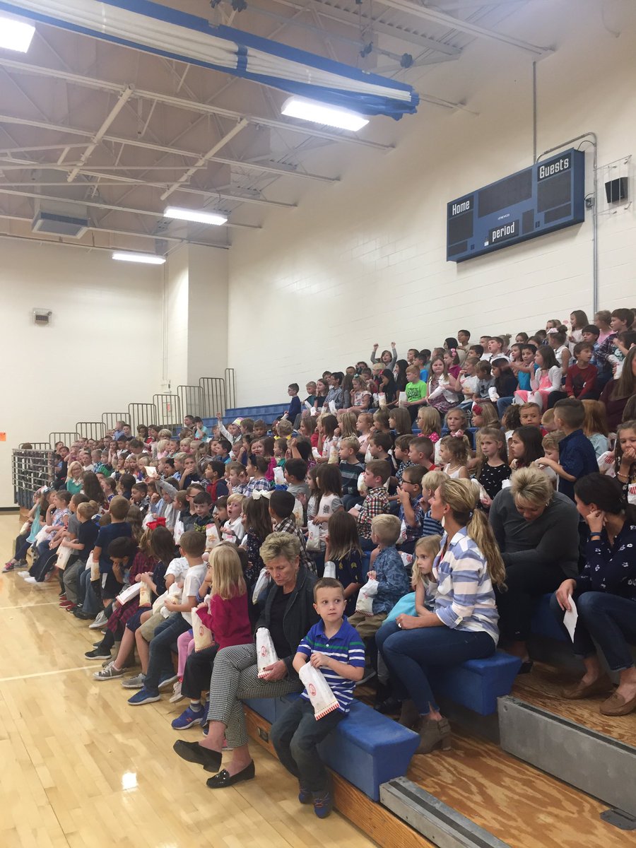 RCHPatriots's tweet photo. We had a great time celebrating our Patriots of the Month for September. These students make Hinsdale an awesome place to learn! #RCHhigher https://t.co/tMM40SECCB