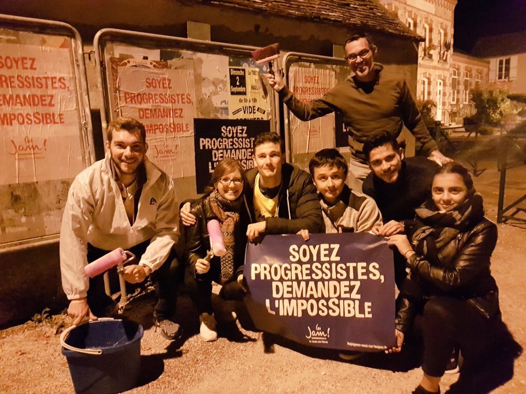 GVervin's tweet photo. Vendredi soir, c’est soirée collage dans la 10ème circo des Yvelines pour la rentrée des @JeunesMacron avec notre députée @auroreberge 🔥💪#overwall #JAMpower #circo7810 https://t.co/LqLHi2oYTe