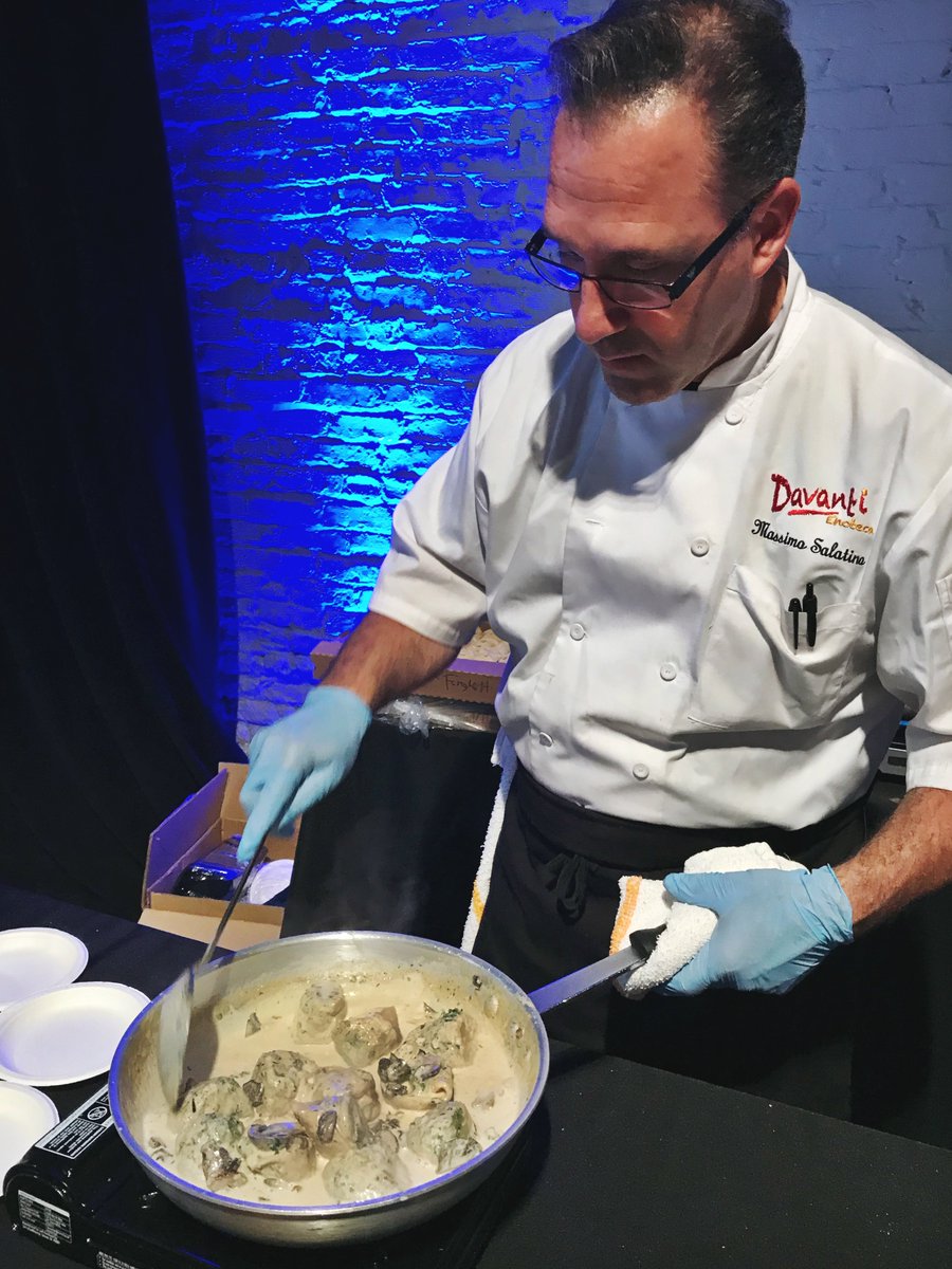 Mia_Francesca's tweet photo. Passion for fashion & pasta!
What an honor to be part of last night's very special fundraiser for @LurieChildrens, Children's Service Board! #Francescas #GCFAS #Pasta #FRG https://t.co/RVlNvZvWWI