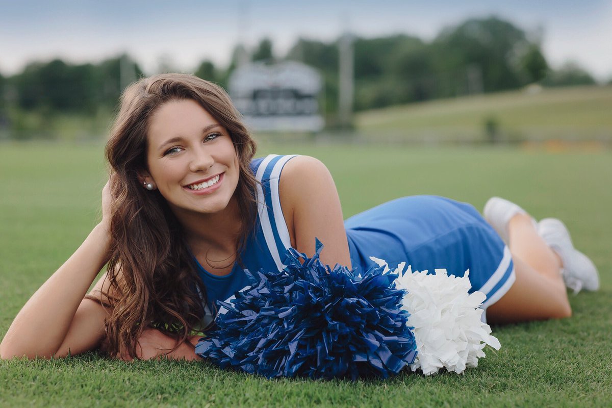 jencartermyers's tweet photo. Tonight is senior night for one of my most precious blessings. 💙🏈💙🏈 We love our Elly-bird! #tyoe Erica Lee Photography @coachjohnmyers @ellyjule__ https://t.co/2vEZgMD54O