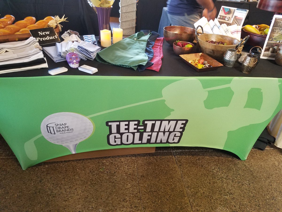 SnapDrapeHosp's tweet photo. We enjoyed our time at the @wasserstrom "Hot Trends & Cool Products" Fall Showcase. Good times with friends in the #hospitality industry 😀 #SnapDrape #linens #tabletop https://t.co/hefDjIvuJb