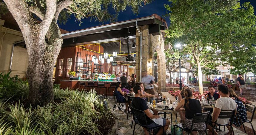 Looking for a Disney date that doesn't require a park ticket? 5 Hidden Gem Lounges and Bars at Disney for Date Night buff.ly/2wne0uU