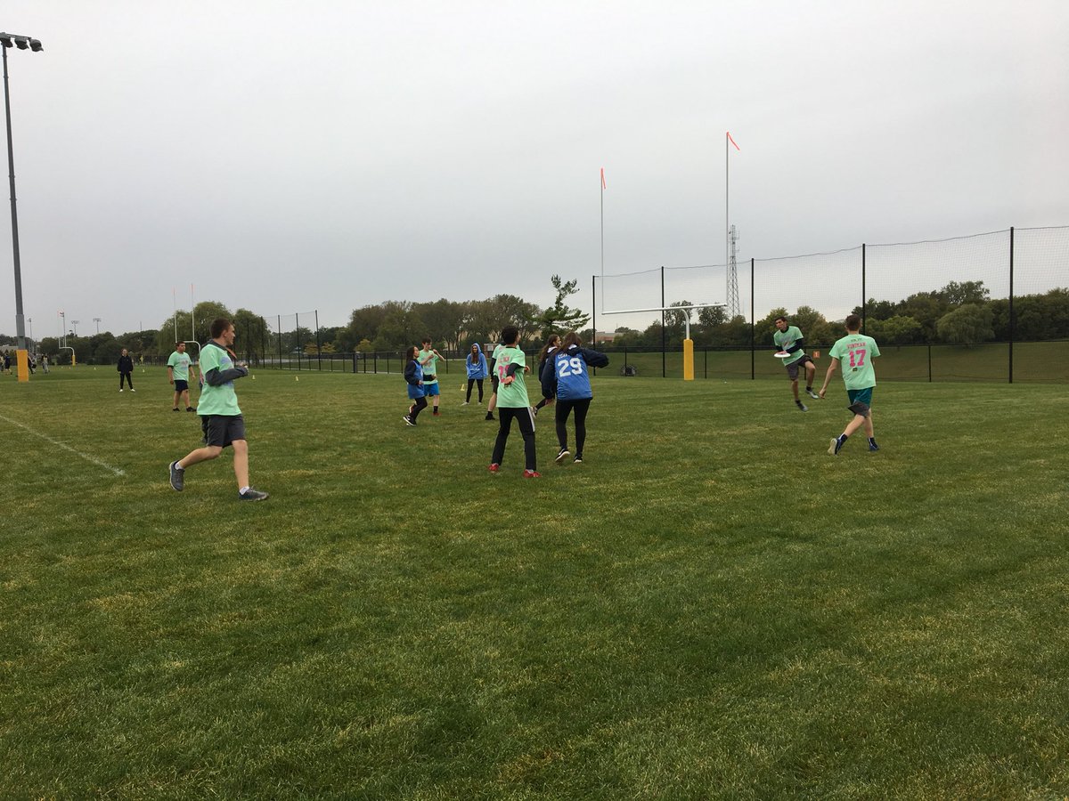 OrchaChicks's tweet photo. frisbee in the rain!!!! Fun day of games :) https://t.co/M2RiS3zlkI