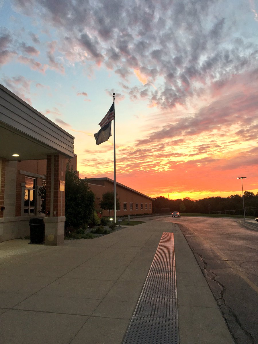 MrsLyon__'s tweet photo. The sunrise this morning was beautiful! 🙌🏼 #wcs180graditude https://t.co/5EiKD0EACs