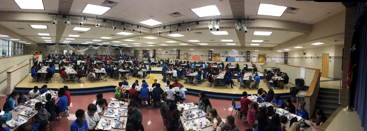 lacy_starnes's tweet photo. @TerryVillage 500 sixth graders in free seat Friday! Great job! https://t.co/DM6e66TTop