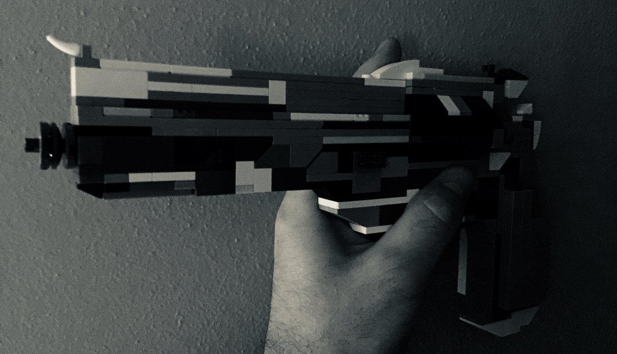 Musikfool81's tweet photo. My son built the Ace of Spades with... a Lego shader?  #Destiny2 https://t.co/iRNJA7yHbw
