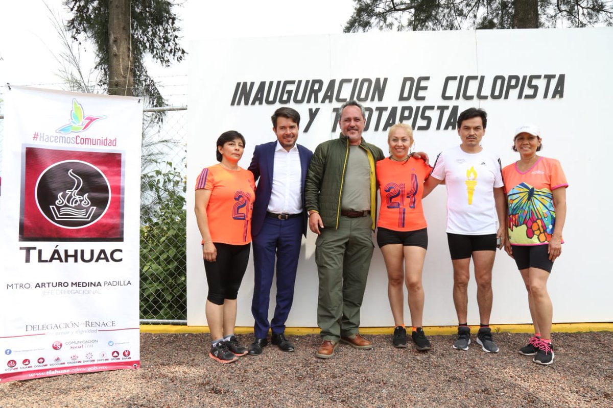 TlahuacRenace's tweet photo. Este 28.09.18 el JD @arturomedinap, en compañía de vecinos y del Dip. electo @RigoSalgadoV inauguró la primera #Trotapista y #Ciclovía en Calle Rafael Castillo, Col. San José, San Pedro #Tláhuac
Encaminamos un mejor futuro con más alternativas para el deporte y sano esparcimiento https://t.co/69dCC9n1WJ