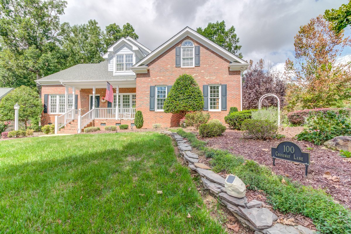 MotionPads's tweet image. Here's a little slice of heaven in #HollSprings. Enjoy your coffee in that fabulous 3 season porch! @PeggyHouserRealtor @wrtriangle #homesfoesale #Raleigh #realestate #realestatephotography #photography