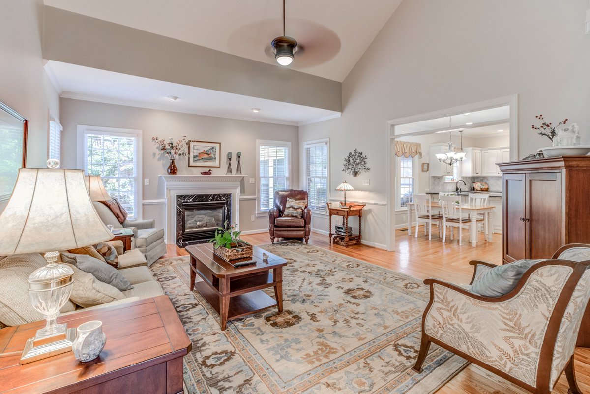 MotionPads's tweet image. Here's a little slice of heaven in #HollSprings. Enjoy your coffee in that fabulous 3 season porch! @PeggyHouserRealtor @wrtriangle #homesfoesale #Raleigh #realestate #realestatephotography #photography