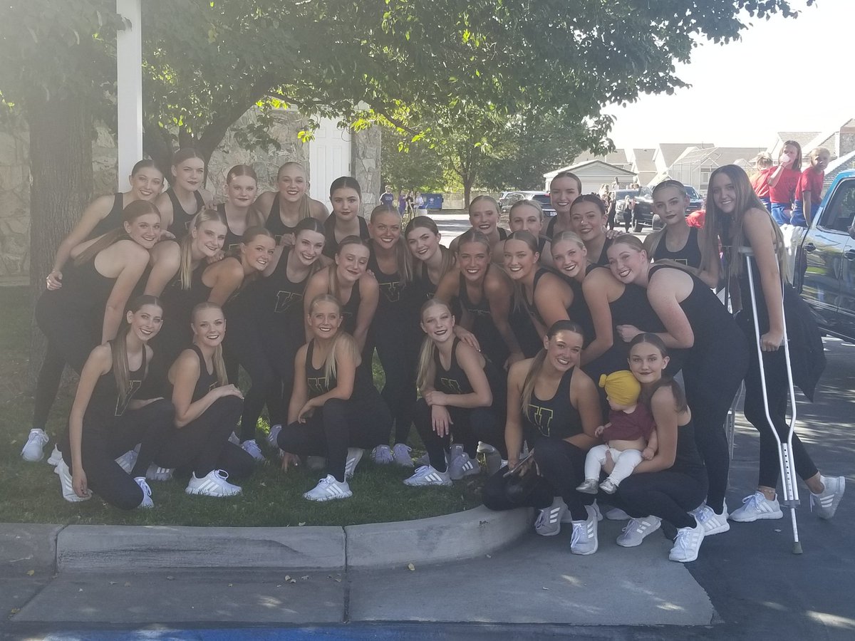 WeAreViewmont's tweet photo. Vykelles at the start of the Homecoming parade 2018! https://t.co/J0GJ4XrqNS