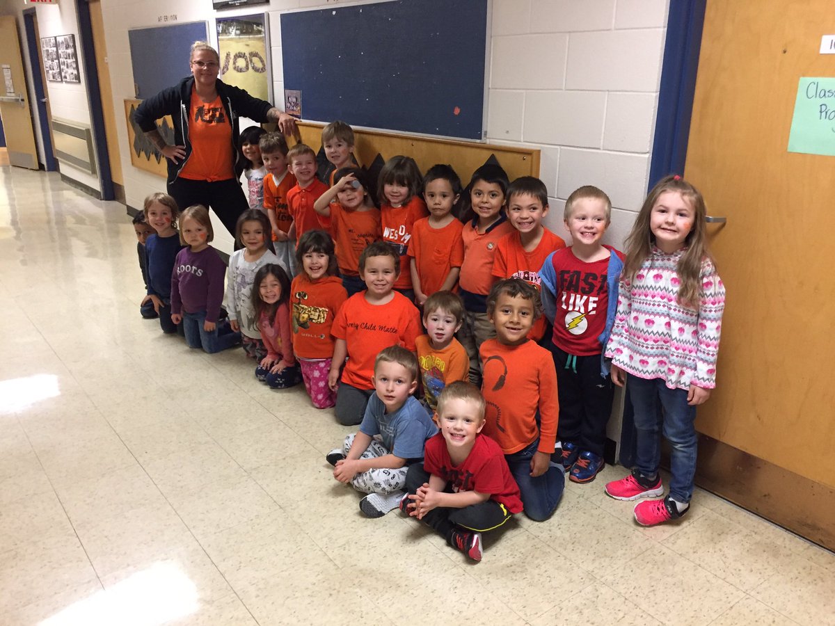 NicoleJabWW's tweet photo. #orangeshirtday #respectandreconciliation #ecoleriverview #wsdnursery #wsdkindergarten @JudeGuzzi1 @GrantB204 #winnipegsd @winnipedsd https://t.co/t6Hmitcdtl