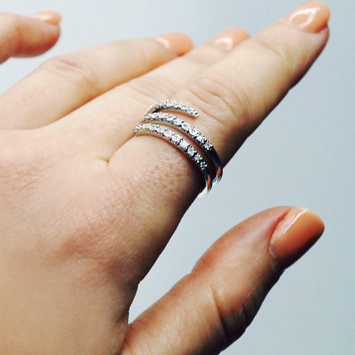 Always the center of attention, the Multi-Band Diamond Ring (includes 33 diamonds) 😍💎✨💕 #diamondring #diamond #diamonds #jewelry #bling #sparkle #ashleybridgetco