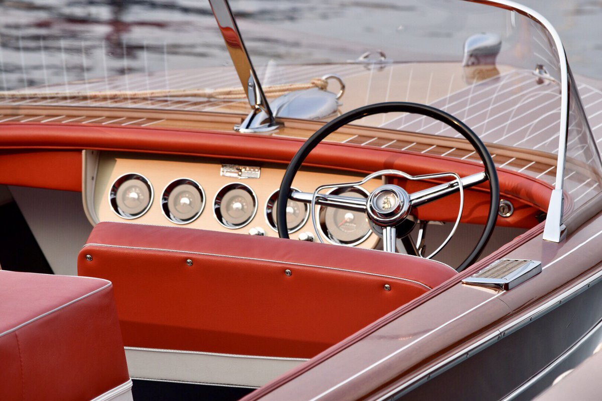 obexerstahoe's tweet photo. Magic hour lighting on this 59’ Chris Craft Continental, “knock on wood” @LT_Concours #FlashbackFriday #boatrepairshop #chriscraft #restoredboats #boatlover https://t.co/kyhh7dGLLb