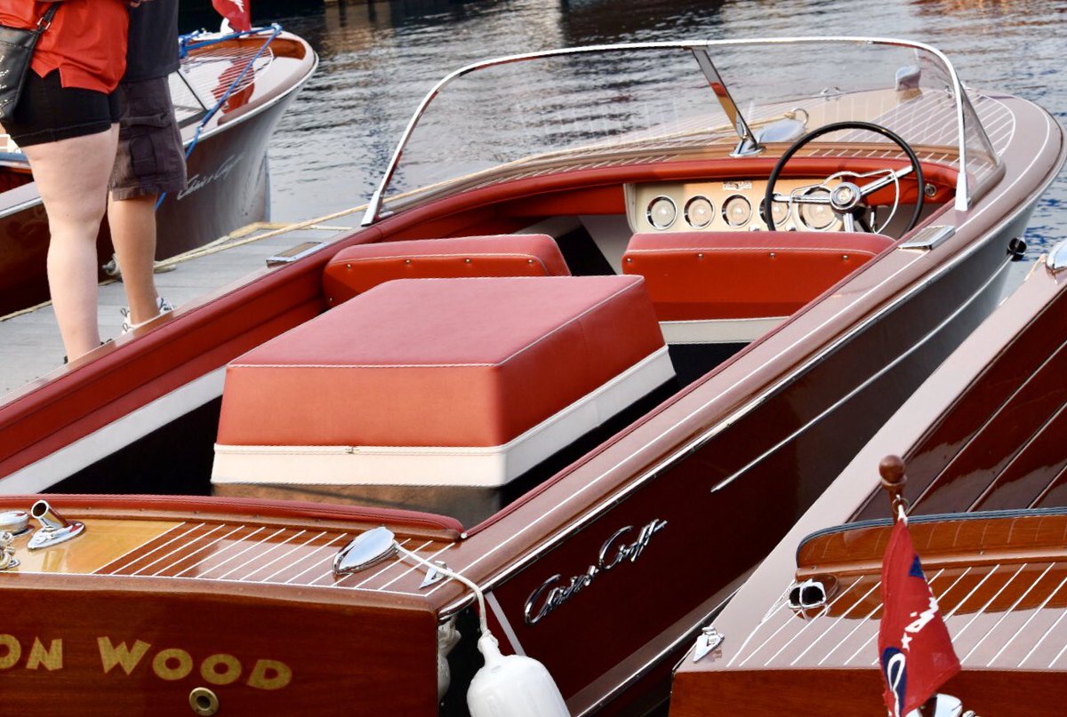 obexerstahoe's tweet photo. Magic hour lighting on this 59’ Chris Craft Continental, “knock on wood” @LT_Concours #FlashbackFriday #boatrepairshop #chriscraft #restoredboats #boatlover https://t.co/kyhh7dGLLb