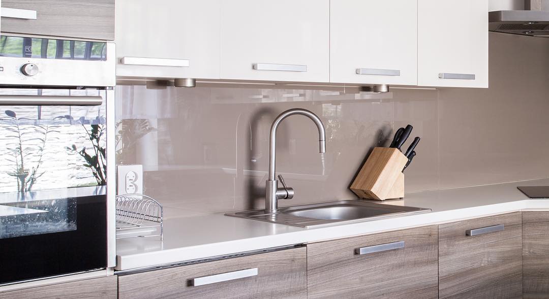 ShaPuKnives's tweet photo. No kitchen is complete without a set of Sha-Pu knives! Complete yours with a set of our handmade knives, coming soon!
#kitchen #knife #knives #chef #cool #kitchendesign #kitchengoals #knifegoals #knivesofinstagram #shapu #comingsoon #bestknives #food https://t.co/f50nNXpPFf