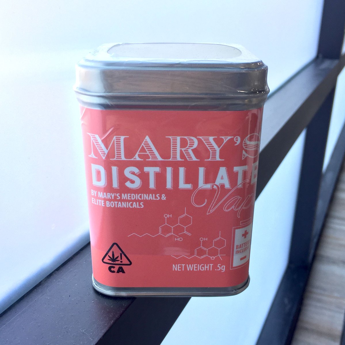 CrossTorrance's tweet photo. This handy lil' kit is made by @marysmedicinals It's got a 3:1 CBD to THC ratio, which provides all of the therapeutic benefits of CBD while enhancing its effects with THC. Annnnd, this kit comes with a great lil' battery!

#cbd #thc #marysmedicinals #entourageeffect https://t.co/AU8wXBoJ16